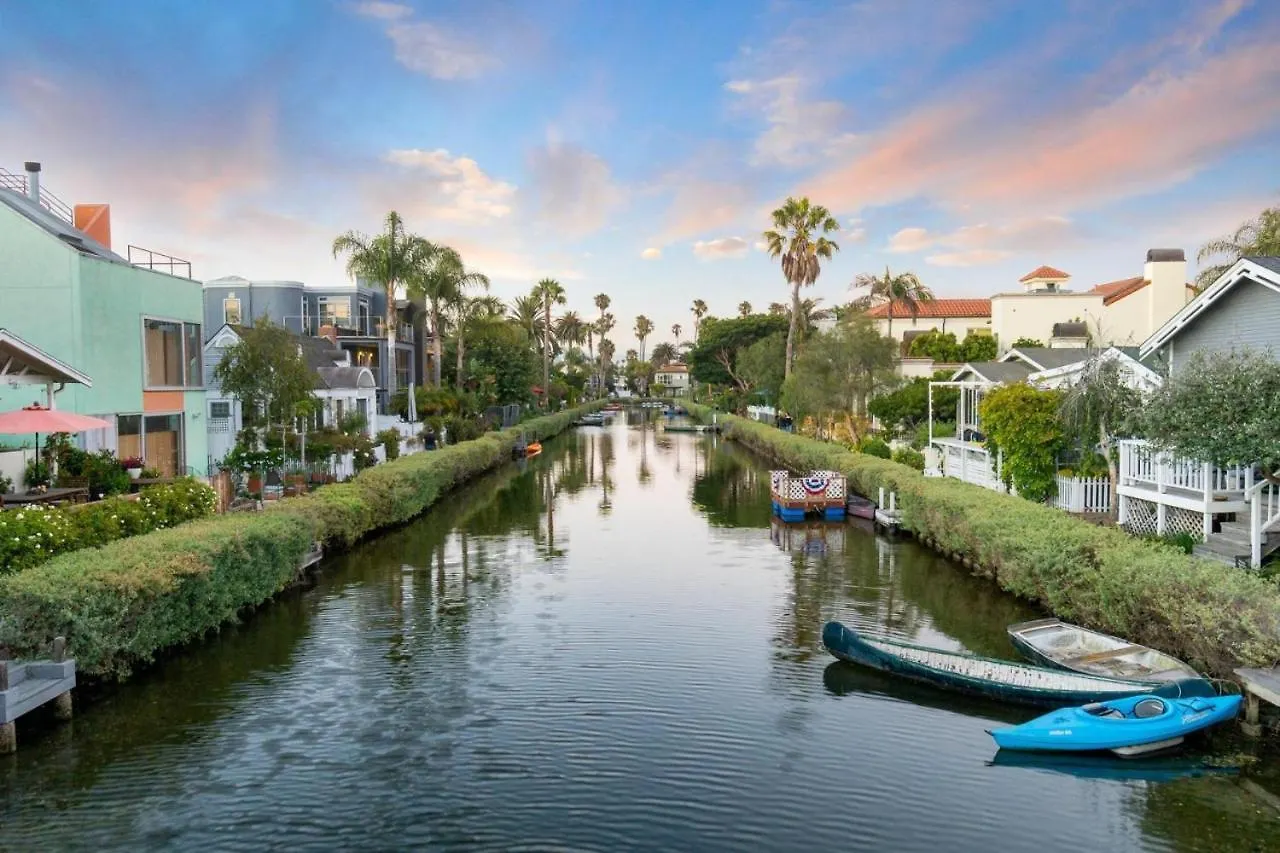The Canal Escape - Canal-Front Italian Villa Los Angeles United States
