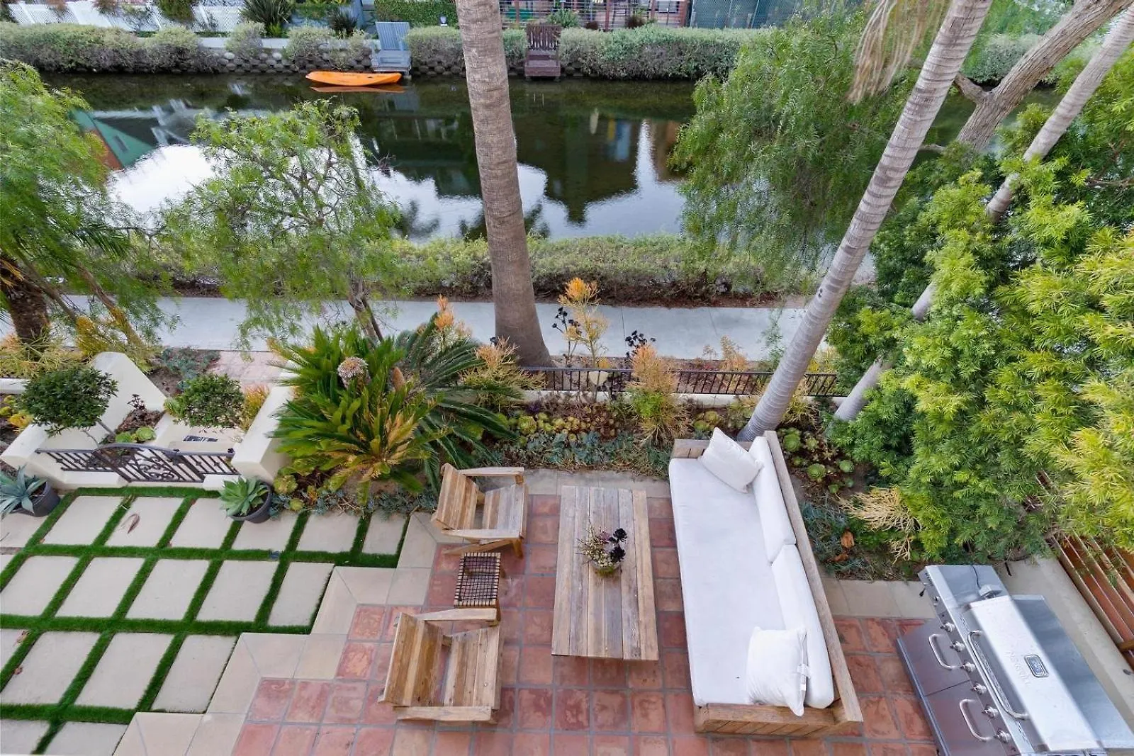 The Canal Escape - Canal-Front Italian Villa Los Angeles United States